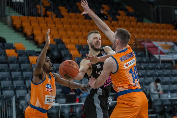 仅为球队奠 仅为球队奠