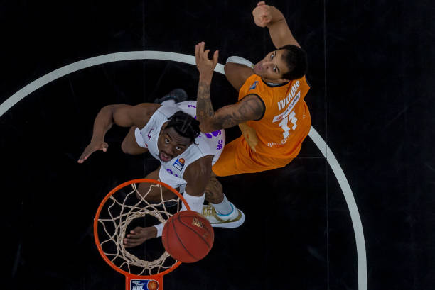 决赛中脱颖 决赛中脱颖